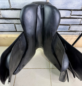 17 1/2” MW Eric Thomas Jump Saddle - Black
