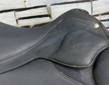 Load image into Gallery viewer, 18” XW/Changeable Gullet Wintec 2000 GP Saddle - Black