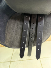 Load image into Gallery viewer, 17 1/2” MW/Changeable Gullet Wintec GP Saddle - Black - Lightweight