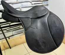 Load image into Gallery viewer, 17 1/2” XW Thorowgood Griffin Standard GP Saddle - Black