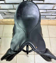 Load image into Gallery viewer, 16 1/2” MW/Changeable Gullet Bates Caprilli GP Saddle - Black - Adult Size Flap - with Cair