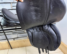 Load image into Gallery viewer, 18” Wide Jeffries Falcon Hawk Event Saddle - Black