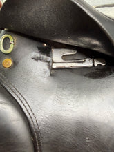 Load image into Gallery viewer, 17” MW Harry Dabbs Taurus Forward Cut GP Saddle -Black- Upswept Panels