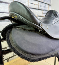 Load image into Gallery viewer, 17” Wide Free &amp; Easy Endurance/Floating Panel Saddle - Black