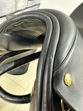 Load image into Gallery viewer, 17” MW Excelle Dressage Saddle - Black