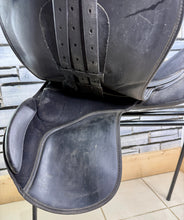 Load image into Gallery viewer, 17” Narrow Thorowgood Griffen High Wither GP Saddle-Black