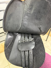 Load image into Gallery viewer, 17 1/2” Wide Eric Thomas Close Contact Jump Saddle - Black