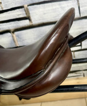 Load image into Gallery viewer, 17 1/2” MW Ideal Working Hunter Saddle - Brown