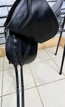 Load image into Gallery viewer, 17” MW Kieffer Wien DL Professional Dressage Saddle - Black