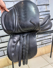 Load image into Gallery viewer, 16 1/2” MW Heritage English Saddlery GP Saddle - Black
