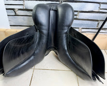 Load image into Gallery viewer, 16 1/2” Wide Oakland House Saddlery GP Saddle - Black - Cob Wide
