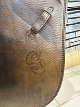Load image into Gallery viewer, 17 1/2” MN (Fit 28) Stubben Parzival GP Saddle - Brown
