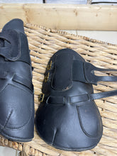 Load image into Gallery viewer, S/H GFS English Leather Tendon/WH Boots - Black - Medium