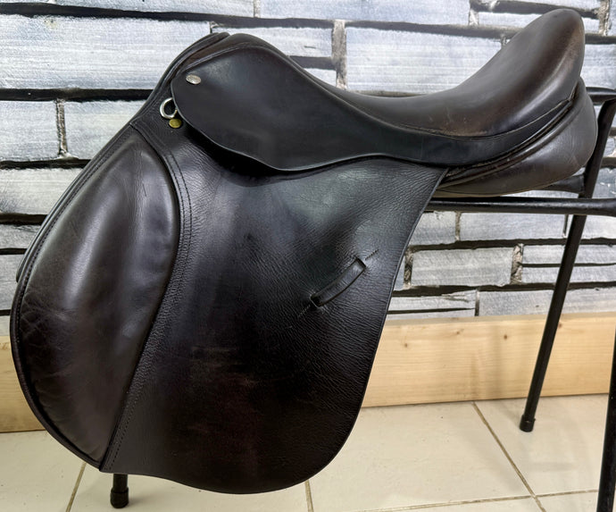 17 1/2” Medium Black Country Event/GP Saddle - Black