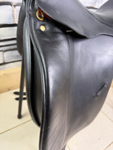 Load image into Gallery viewer, 18” MW Albion Legend K2 Dressage Saddle - Black