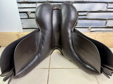 Load image into Gallery viewer, 17” Wide-XW Ideal H&amp;C Cob GP/WH Saddle - Brown