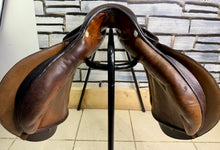 Load image into Gallery viewer, 17” 30 (MW) Stubben Siegfried GP Hunting Saddle - Brown - Suede Knees