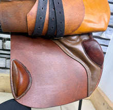 Load image into Gallery viewer, 17 1/2” B (Medium) Stubben Siegfried II Jump Saddle - Tan