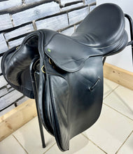 Load image into Gallery viewer, 17 1/2” Wide Ideal International Event Saddle - Black
