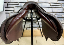 Load image into Gallery viewer, 16 1/2” Changeable Gullet Whitaker Barnsley Pony Jumping Saddle - Brown