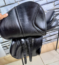 Load image into Gallery viewer, 17” MW Albion K2 Jump Saddle - Black