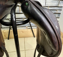 Load image into Gallery viewer, 17” MW Amerigo Vega Monoflap Jump Saddle - Brown