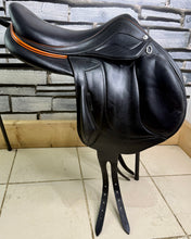 Load image into Gallery viewer, 17 1/2” Medium-MW Devoucoux Chiberta Lab Monoflap Jump Saddle - Black/Orange