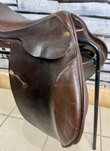 Load image into Gallery viewer, 16 1/2” Medium English Close Contact Jump Saddle - Black