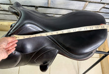 Load image into Gallery viewer, 17” +1 (MW) Equipe Synergy Monoflap Jump Saddle - Brown -2018