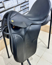 Load image into Gallery viewer, 17” MW Excelle Dressage Saddle - Black