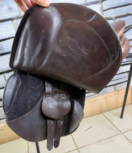 Load image into Gallery viewer, 17” MW Frank Baines Jump Saddle - Brown