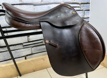 Load image into Gallery viewer, 16 1/2” Medium English Close Contact Jump Saddle - Black