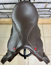 Load image into Gallery viewer, 17” Wide Changeable Gullet Whitaker Overton Jumping Saddle - Brown