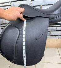 Load image into Gallery viewer, 15” Medium Leather Pony GP/Jump Saddle - Black - Point &amp; Balance Straps