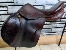Load image into Gallery viewer, 16”-16 1/2” Medium (33) Prestige Roma Jump Saddle - Brown