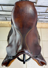 Load image into Gallery viewer, 17 1/2” C (MW) Stubben Siegfried II Jump Saddle - Brown