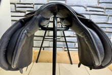 Load image into Gallery viewer, 17” XXW Hoop Tree Manor Cob GP Saddle - Black - Extra Wide - 4 Straps