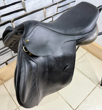 Load image into Gallery viewer, 17 1/2” Medium Henri De Rivel Jump Saddle - Black