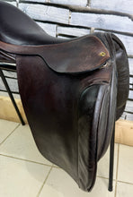 Load image into Gallery viewer, 18” Wide Black Country Working Hunter Saddle - Brown