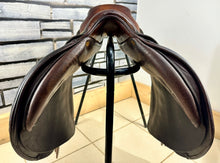 Load image into Gallery viewer, 17 1/2” MW Bruno Del Grange Close Contact Jump Saddle - Brown