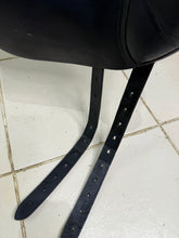 Load image into Gallery viewer, 17 1/2” MW Amerigo Classic Dressage Saddle - Black