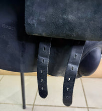 Load image into Gallery viewer, 16 1/2” Wide (AO) Voltaire Palm Beach 2024 Jump Saddle - Black - FIN Panel