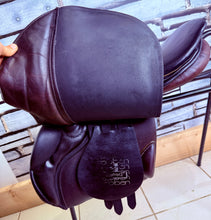 Load image into Gallery viewer, 17 1/2” B/29 (Medium) Stubben Siegfried II Jumping/XC Saddle - Brown