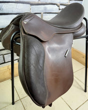 Load image into Gallery viewer, 17” XW/Changeable Gullet Wintec 500 VSD GP Saddle - Brown - Cair - Extra Wide