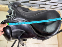 Load image into Gallery viewer, 17 1/2” Wide Orthoflex Panel Saddle - Black