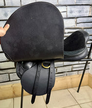 Load image into Gallery viewer, 18” J&amp;M Suede Top English Polo Saddle - Black