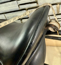 Load image into Gallery viewer, 17” Wide GZS Para/RDA/Learner Saddle - Black