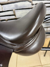 Load image into Gallery viewer, 17 1/2” Medium Morris &amp; Nolan High Wither Gold GP Saddle - Brown