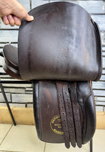 Load image into Gallery viewer, 17” Wide Palaton Derby House Show Ring Mark II Working Hunter Saddle - Brown