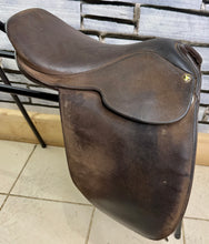 Load image into Gallery viewer, 16” MW-Wide Fylde Hayden Show/Working Hunter Saddle -Brown- Suede Top